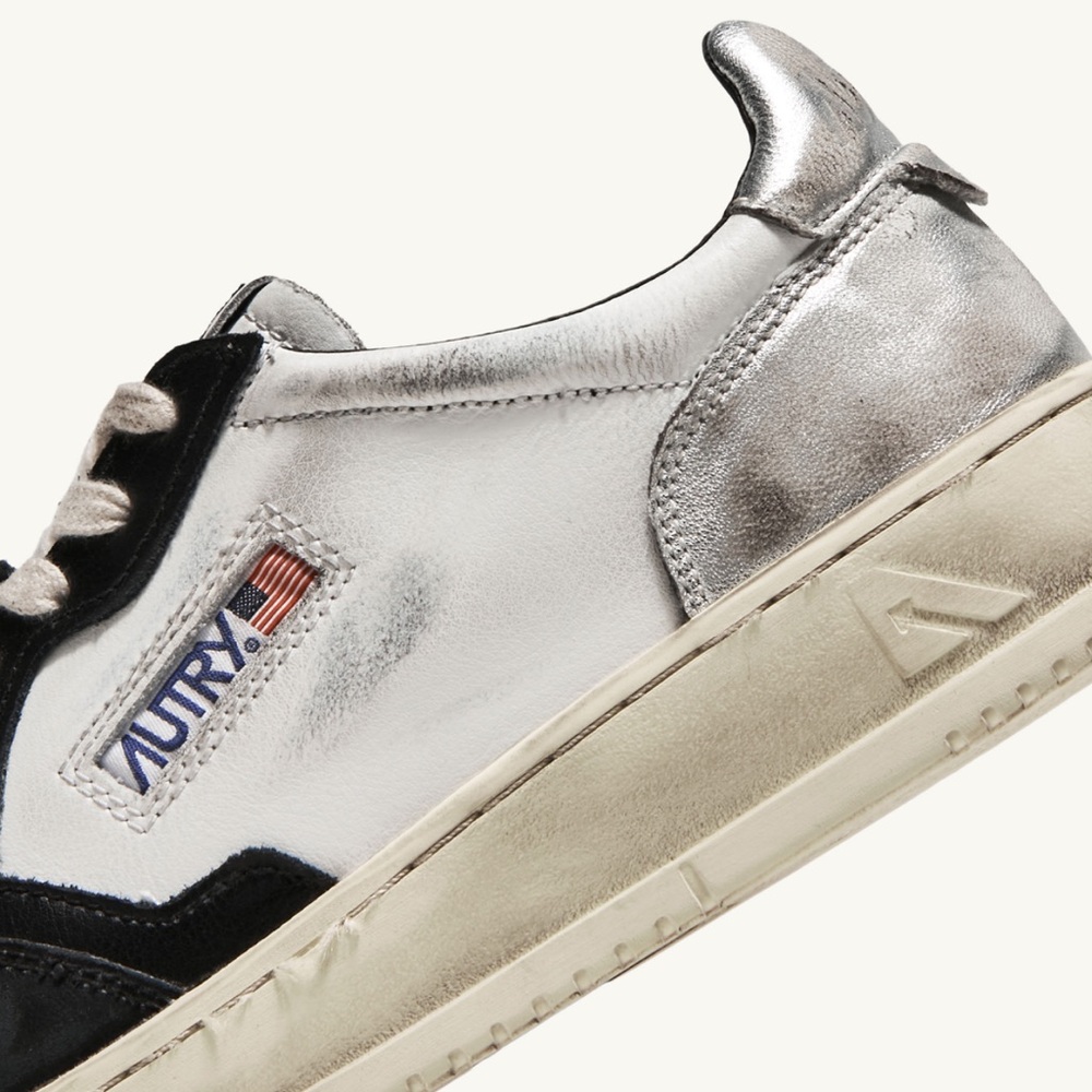 AUTRY SNEAKERS MEDALIST LOW SUPER VINTAGE IN WHITE BLACK SILVER LEATHER, 44–NWT - Picture 3 of 16